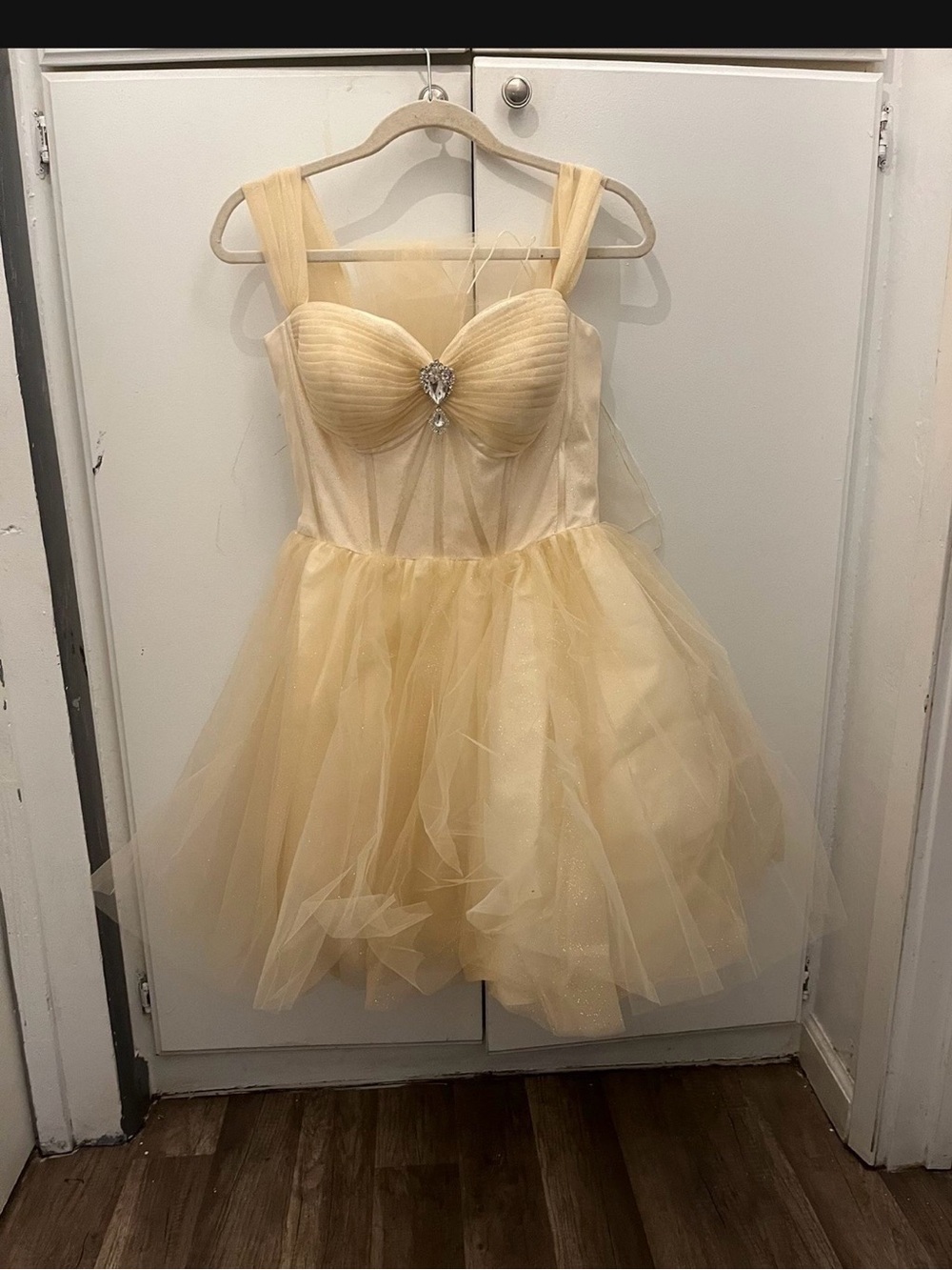 Elegant Yellow Tulle Prom Dress with Sweetheart Bodice